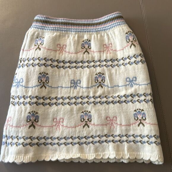 For Love Bell Knitted Skirt with Bow & Floral Design. Junior Size Small. - Picture 5 of 8